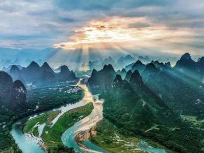 生活需要发现，正如格林兄弟的那位朋友一样，即使是在不经意间，亦能发现亘古的瑰宝